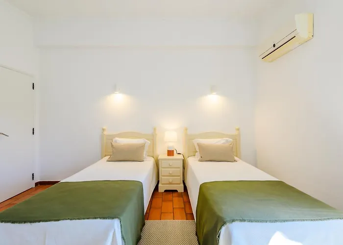 Margarida - Heatable Pool & Center בית נופש *